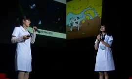 Cặp nữ sinh Ngoại thương giành quán quân cuộc thi Hùng biện tiếng Anh