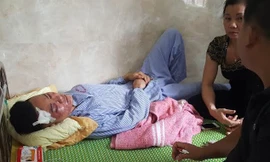 Công an lấy lời khai nạn nhân Thế Anh trong tình trạng vẫn bị choáng tại bệnh viện.