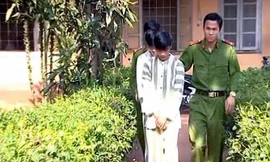 Nhân và Hậu tại cơ quan công an