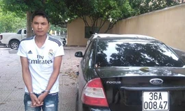 Đối tượng Công và chiếc xe chở người trốn đi nước ngoài trái phép. Ảnh: Công an Thanh Hóa