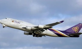 Máy bay đi vào vùng nguy hiểm, 6 người bị thương