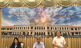 Ông Võ Văn Long thay mặt hội đồng tuyển chọn công bố 10 sự kiện nổi bật năm 2016.