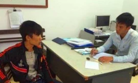 Đối tượng cướp dây chuyền vàng bị bắt tại cơ quan công an.