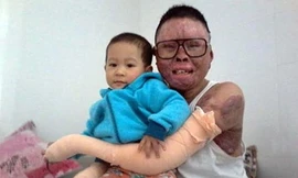 Con trai chiến sỹ Đinh Văn Dương được sinh ra đúng lúc bố gặp tai nạn. Ảnh: Phượng Hoàng