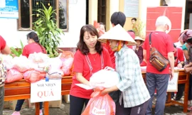  Doanh nghiệp Nhật cứu trợ dân vùng lũ miền Trung 