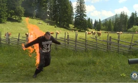 Josef Toedtling tự thiêu để lập kỷ lục thế giới