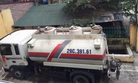 Bỏ lọt tội phạm vụ buôn lậu hơn 8 nghìn lít xăng?
