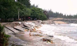 Khu vực kè đá ven biển thị trấn Thuận An, huyện Phú Vang. 