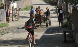 Bên trong ngôi làng "nô lệ".