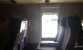 Cửa thoát hiểm bị người phụ nữ mở toang. 