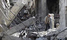 Những thành phố chỉ còn lại đống đổ nát sau các trận không kích. Ảnh: Reuters