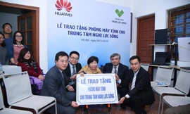 Lễ trao tặng phòng máy tính cho Trung tâm Nghị Lực Sống ngày 9/11 tại Hà Nội