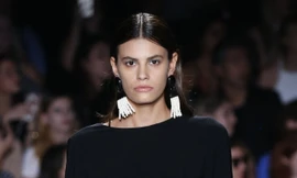 Alisar Ailabouni trong show Xuân/Hè 2017 của thương hiệu Christian Siriano.