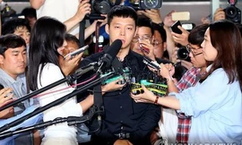 Park Yoochun có mặt tại Sở Cảnh sát Gangnam ngày 30/6 để lấy lời khai.