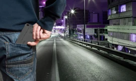 Súng ngụy trang thành điện thoại gây tranh cãi