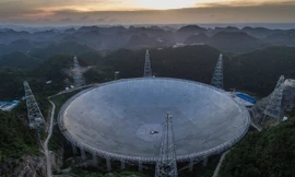 Vào tháng 7 vừa qua, kính viễn vọng vô tuyến lớn nhất thế giới được hoàn thành ở Quý Châu, Trung Quốc. Theo Tân Hoa Xã, siêu kính viễn vọng này sẽ chính thức đi vào hoạt động vào cuối tháng này.