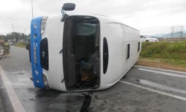 Hiện trường vụ lật xe.