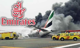 Clip máy bay Emirates bốc cháy tạo cột khói cao ngút trời