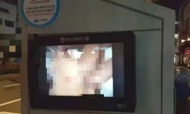 Chiếu phim ‘nóng’ ở trạm xe buýt suốt 40 phút