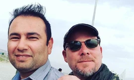 Zabihullah Tamanna (trái) và David Gilkey thiệt mạng trong cuộc phục kích bằng rocket của Taliban.