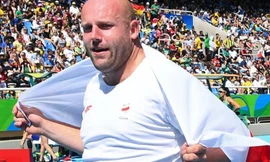 VĐV Piotr Malachowski.