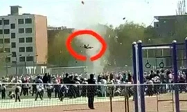 nam sinh lớp ba bị lốc cuốn lên trời.