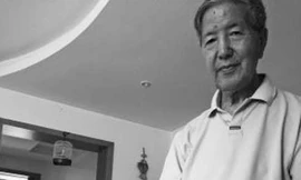 Cụ ông viết thư cho vợ quá cố mỗi ngày suốt 4 năm