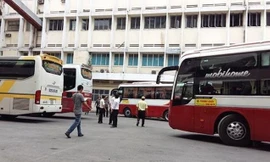 Xử lý xe dù, bến lậu tại TP.HCM: Có hay không việc “trên bảo dưới không nghe”?