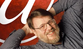 Ray Tomlinson, cha đẻ của thư điện tử, qua đời ở tuổi 74.