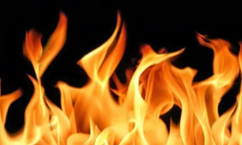  Say rượu, chồng tưới xăng đốt vợ