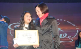 Dương Thanh Thảo, học sinh lớp 6 trường THCS Hà Nội - Amsterdam dành giải Đặc biệt cuộc thi với ca khúc Đám cưới chuột.