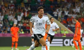 ‘Xe tăng’ Đức cuốn phăng ‘Cơn lốc da cam’ Hà Lan