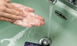 Giúp da vượt qua khói bụi ô nhiễm đô thị bằng những mẹo dưỡng da hữu ích này