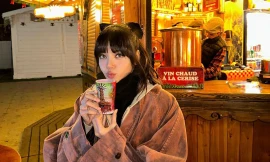 Lên đồ Thu Đông theo gợi ý của Lisa BLACKPINK: Phối hoodie với áo khoác da cực ngầu