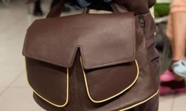 Kỷ nguyên của sự rộng rãi đã trở lại, không còn o ép trong túi xách bé xíu nữa rồi