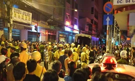 ‘Thiếu gia’ cưỡi mô tô không bằng lái ‘đại náo’ phố phường