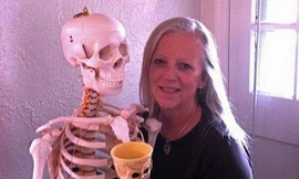 Du ngoạn thế giới cùng bộ xương giả