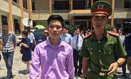 Bị cáo Hoàng Công Lương được tại ngoại tại phiên tòa sơ thẩm.