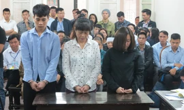 Từ trái qua, các bị cáo Tuấn, Thì và Linh.