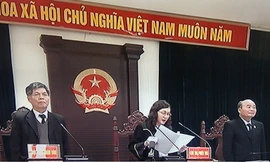 Hội đồng xét xử tuyên án.