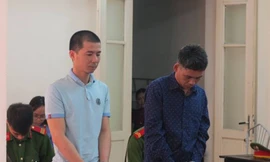 Từ trái qua, các bị cáo Nguyễn Thanh Hiệp và Trương Văn Thiên.