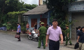 Các lực lượng công an, kiểm sát tiến hành khám nhà ông Vũ Trọng Lương.