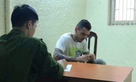 Doussy Jonathan tại cơ quan công an.