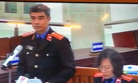 Đại diện VKSND tham gia đối đáp tại tòa.