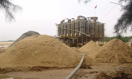 Tanh bành bờ biển miền Trung: Chỉ còn lại cát