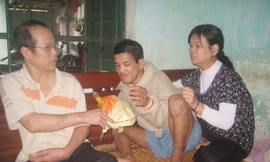 Chồng tai biến, con nhiễm chất độc da cam