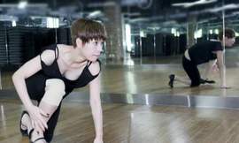 Trà My Idol băng bó đầu gối tập nhảy