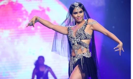 Phương Vy hóa vũ nữ Bollywood múa bụng nóng bỏng