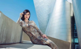  Tristine Trâm Bùi đẹp mê hoặc với váy họa tiết da rắn