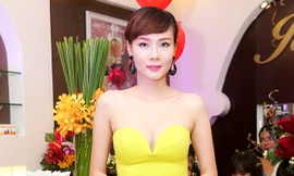 Dương Yến Ngọc mặc đầm vàng, khoe vòng một táo bạo.